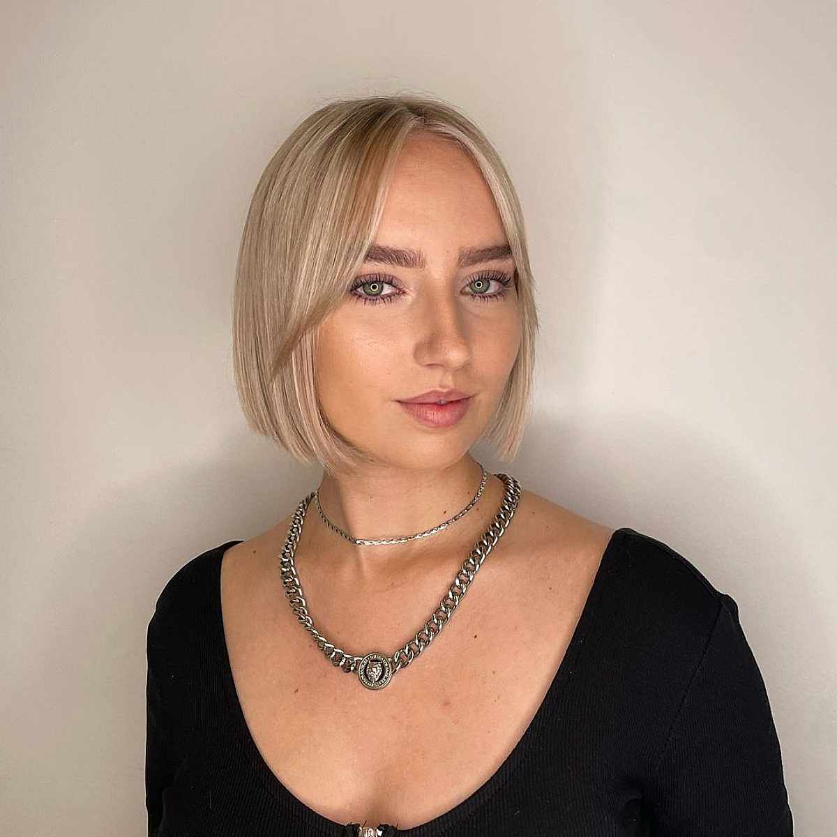 Jaw-Length Champagne Blonde Bob for Fine Hair