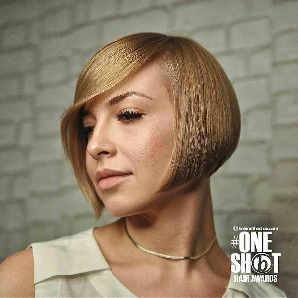 Jaw-Length Inverted Bob with a Deep Side Part