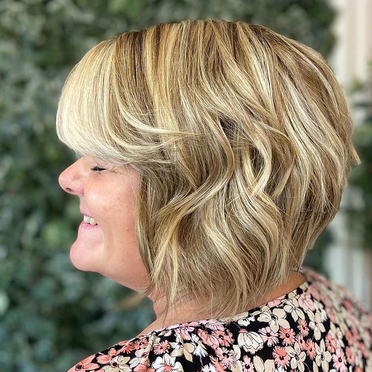Hairstyles for the heavy-set woman | Hair to make apples and pears look  slimmer