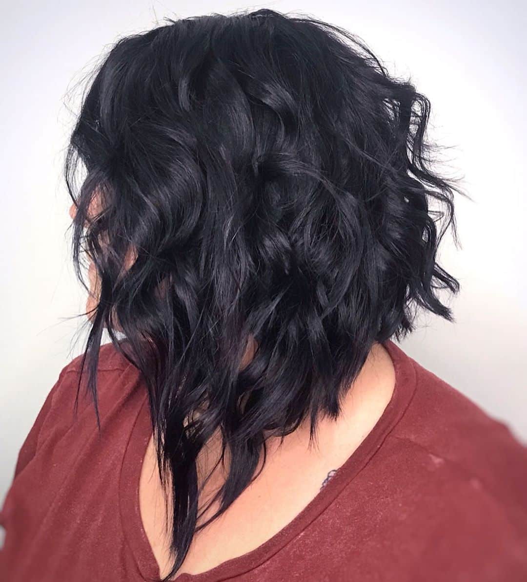 Inverted Curly Bob Style for a Round Face