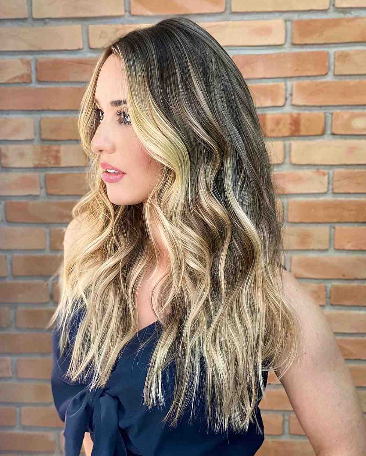 Light Brown Hair With Face-Framing Blonde Highlights