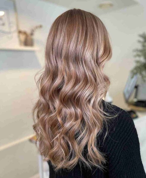 38 Light Blonde Highlights for a Radiant Look in 2024