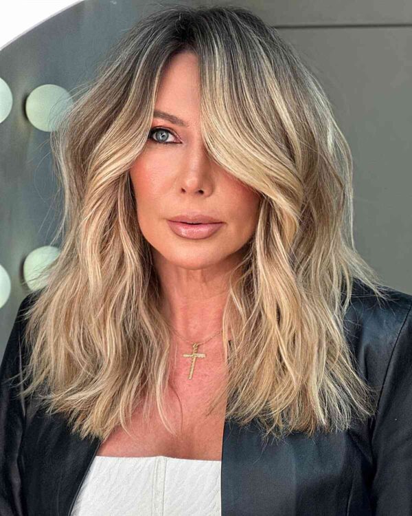 38 Light Blonde Highlights for a Radiant Look in 2023