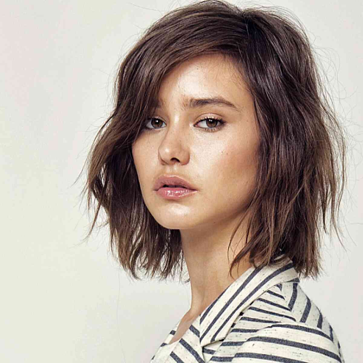 Lived-In Side-Parted Neck-Length Bob Cut for women with thin hair and blunt ends