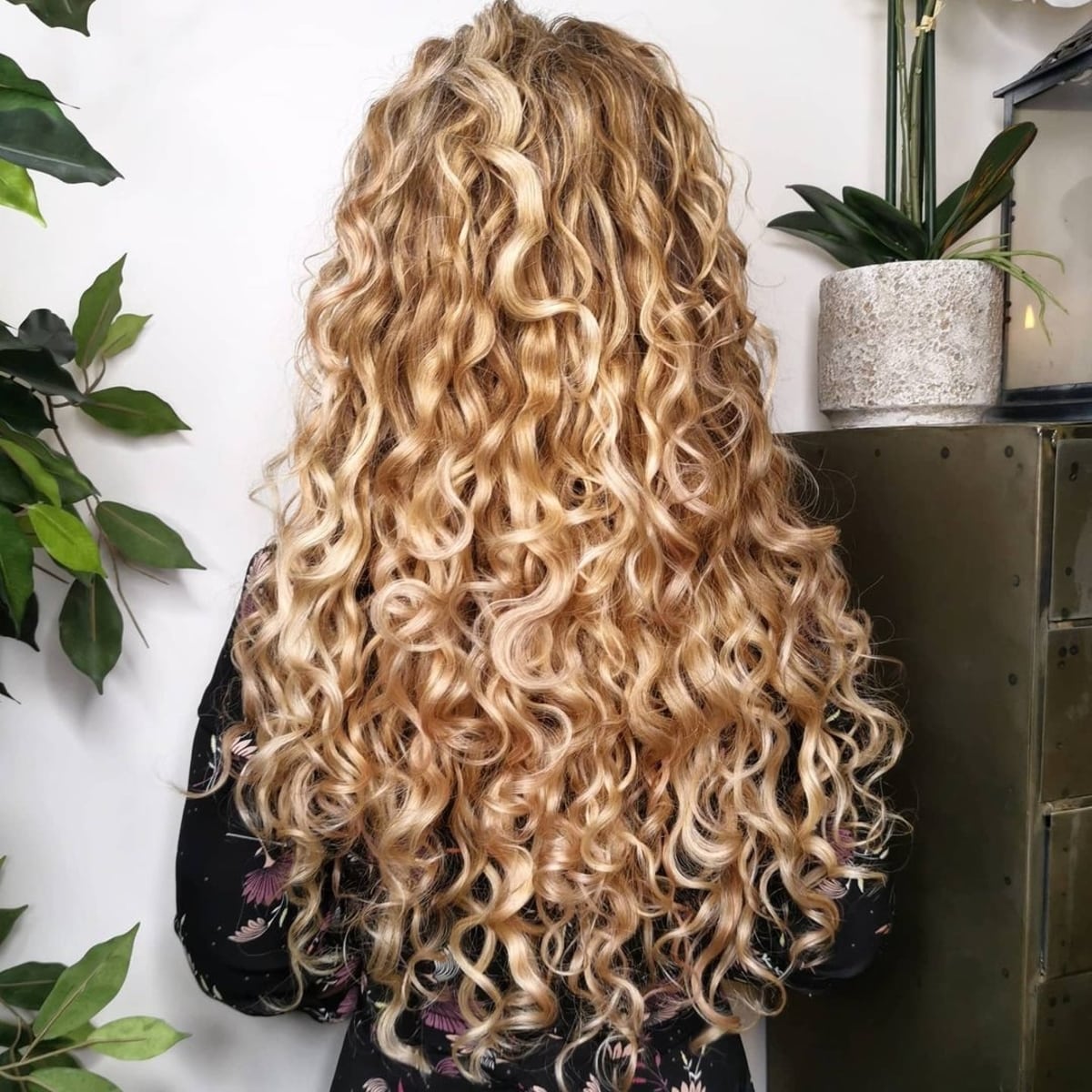 Dimensional long curly bronde hair