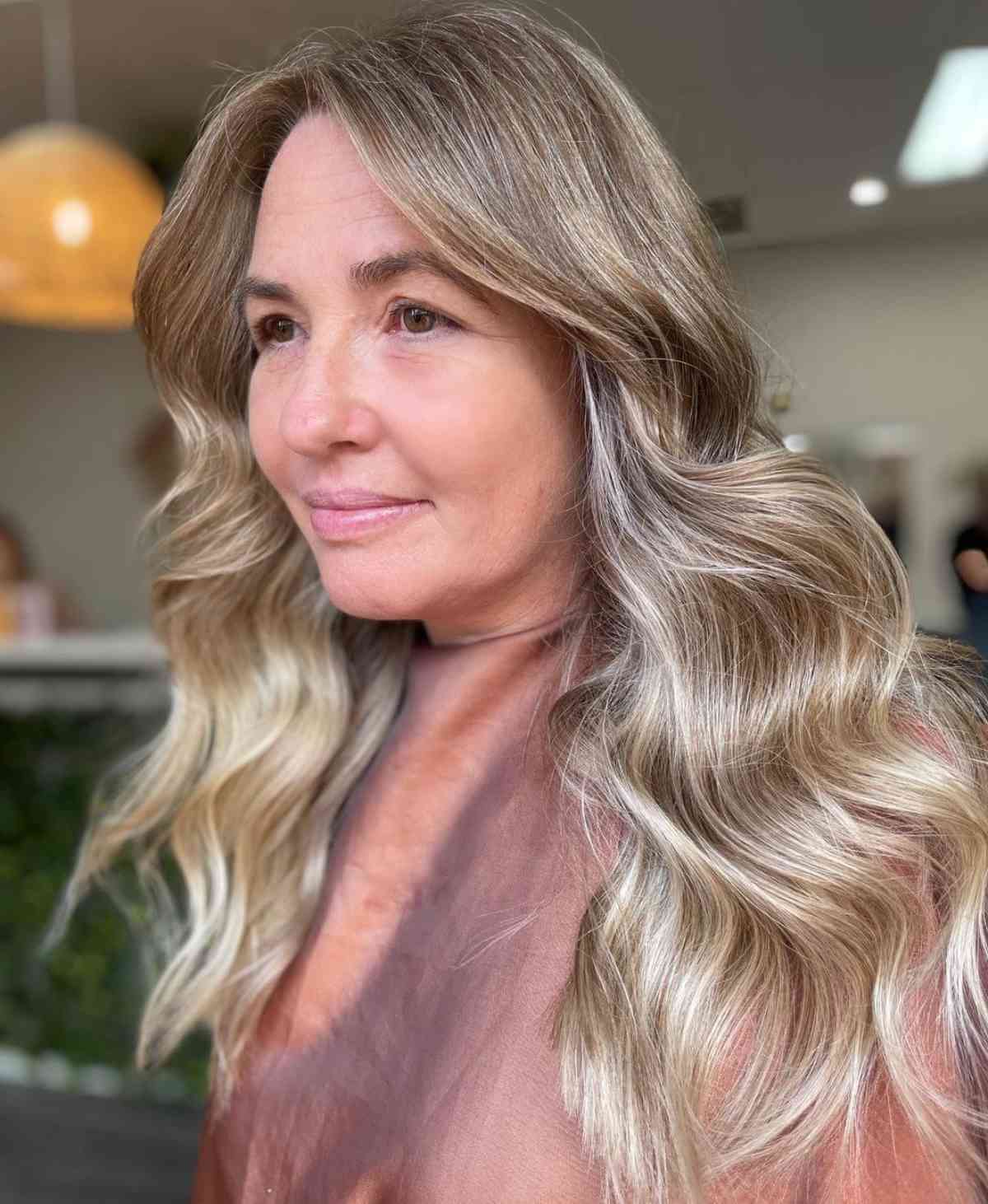 Long Dimensional Wavy Hair for 40-year-old women