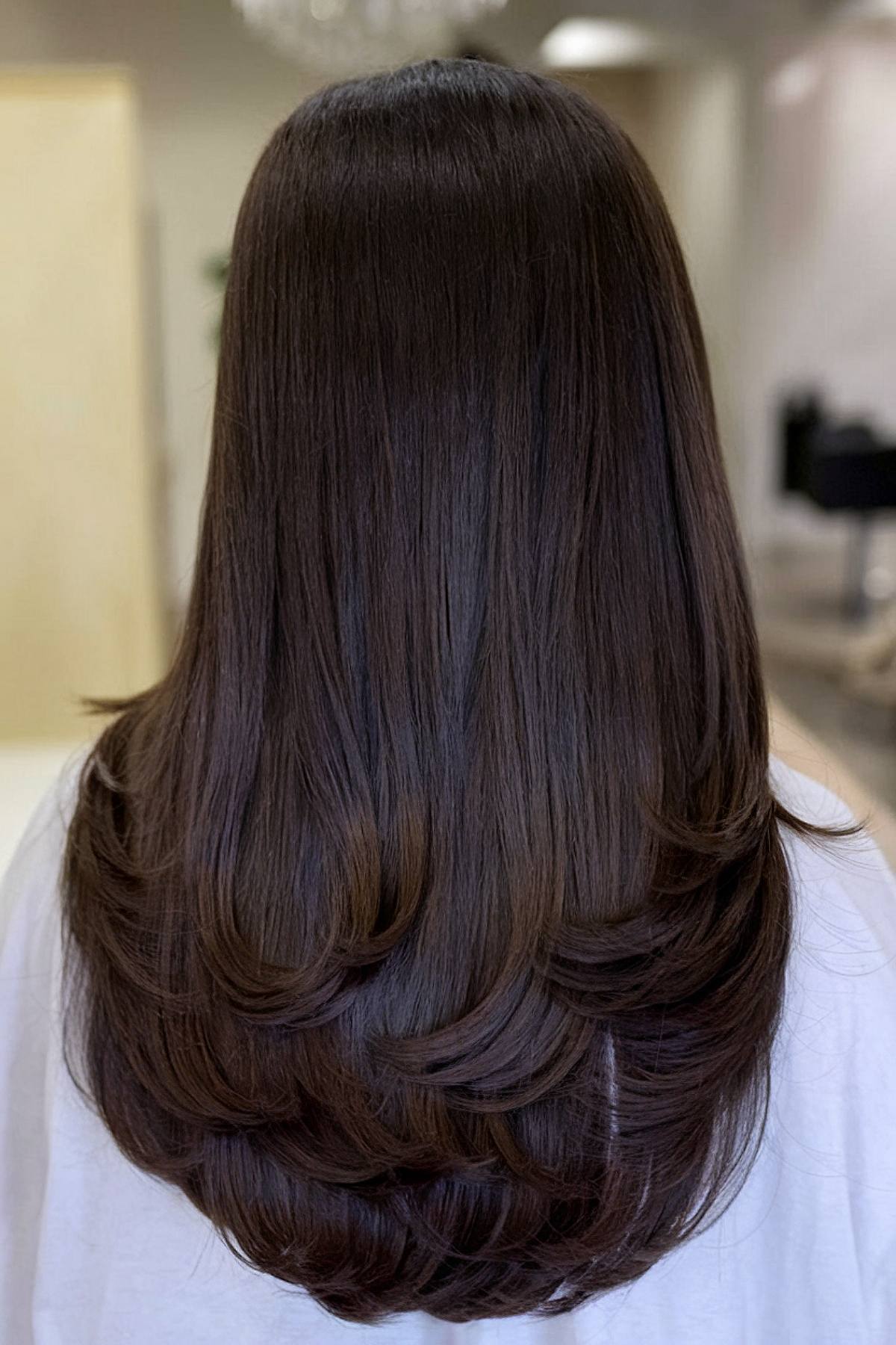 Long U shape haircut with layers