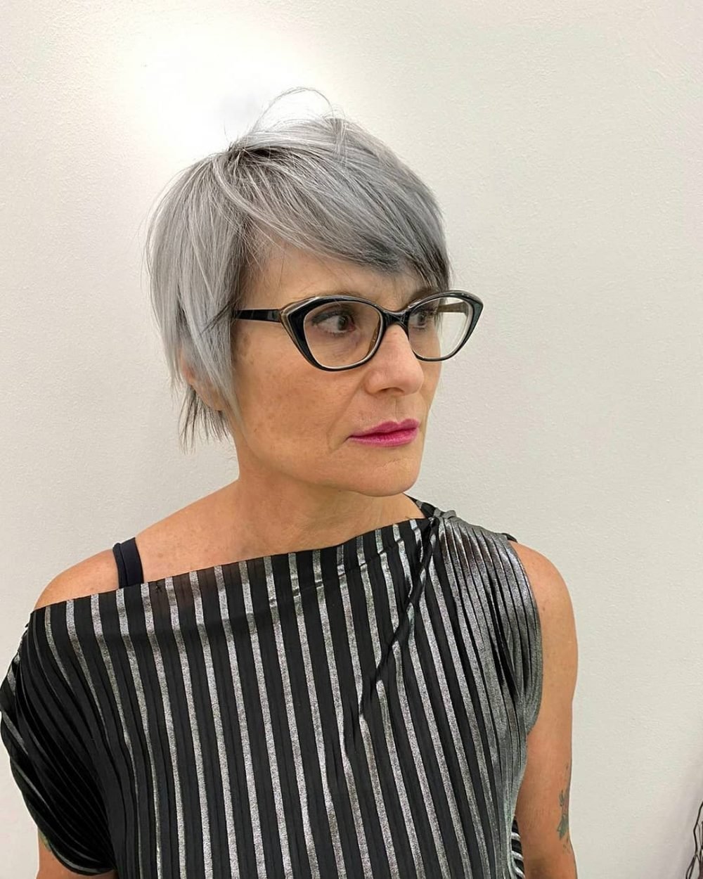 4 Best Pixie Haircuts for Older Women (4 Trends)
