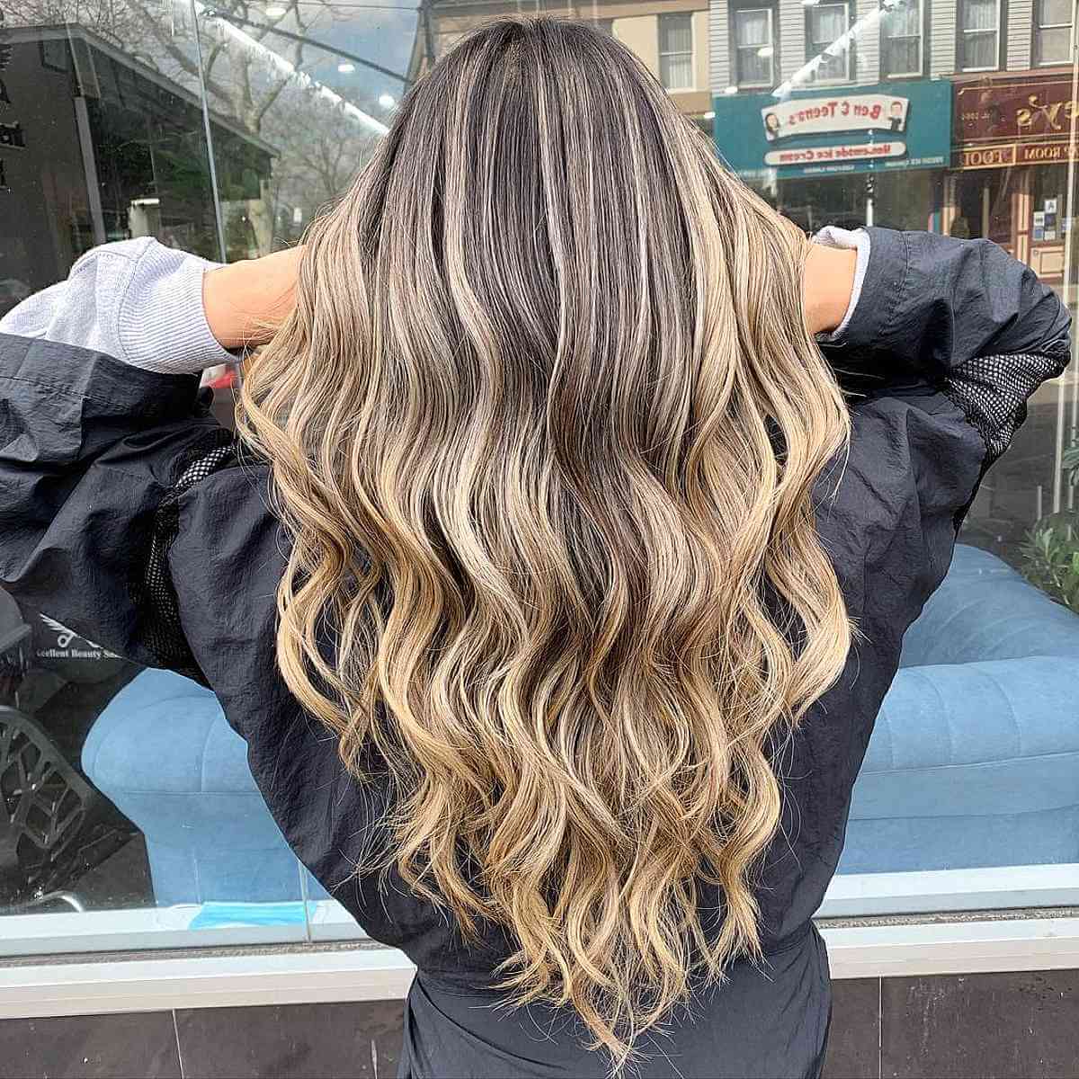 Long V-Shape Layered Cut with Waves