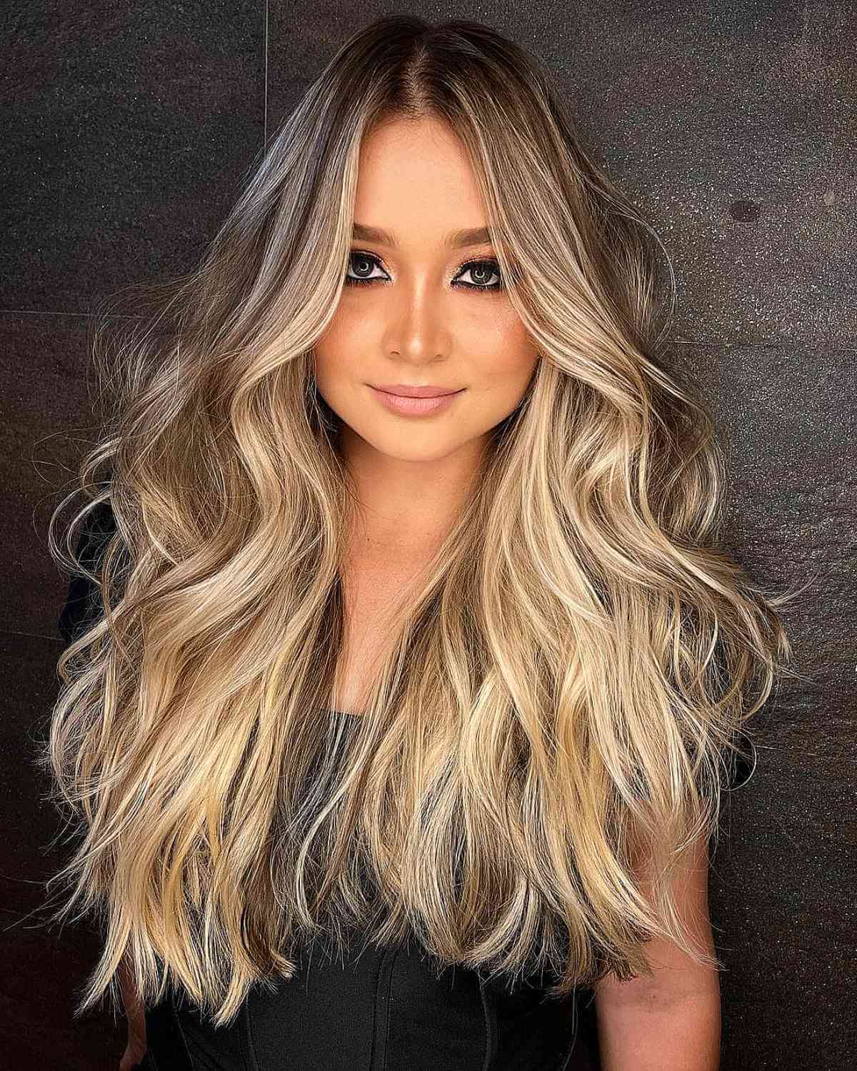 Long Wavy Blonde Hair with Layers