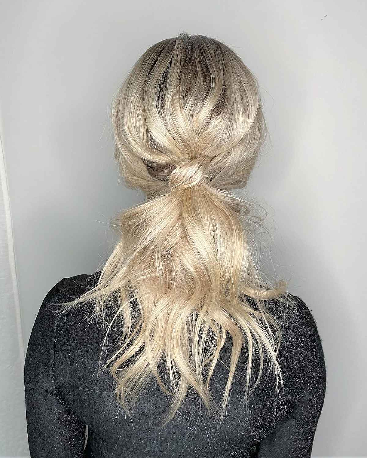 Pretty Loose Ponytail with a Messy Texture