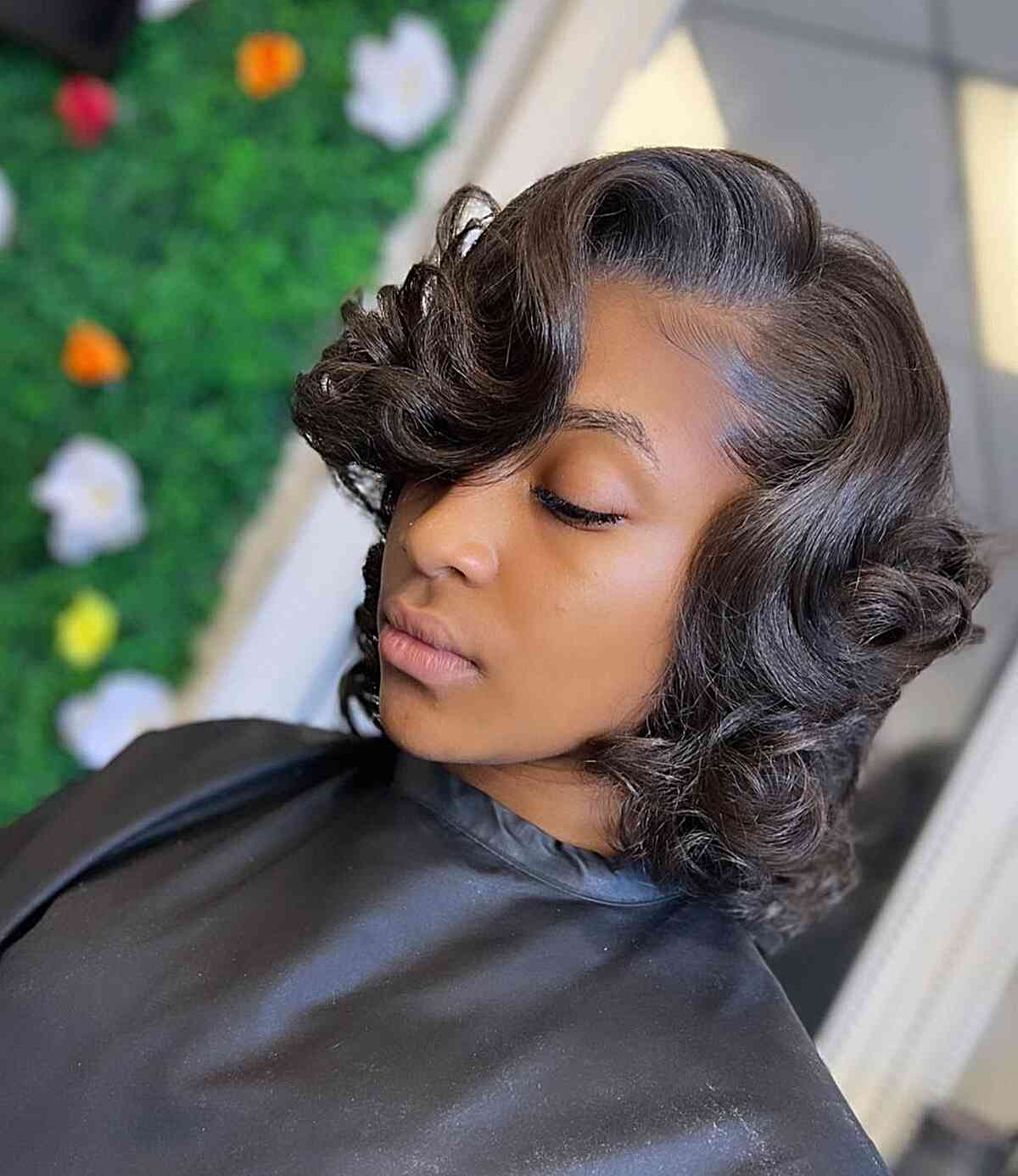 Loose Waves with a Side Part for Black Women with Shoulder-Length Hair