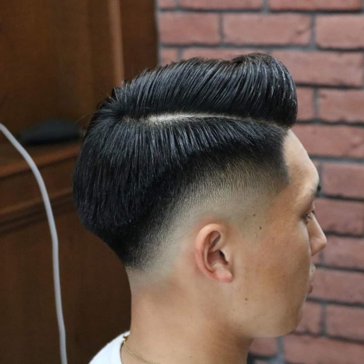 low-fade-comb-over-untuk-pria-asia