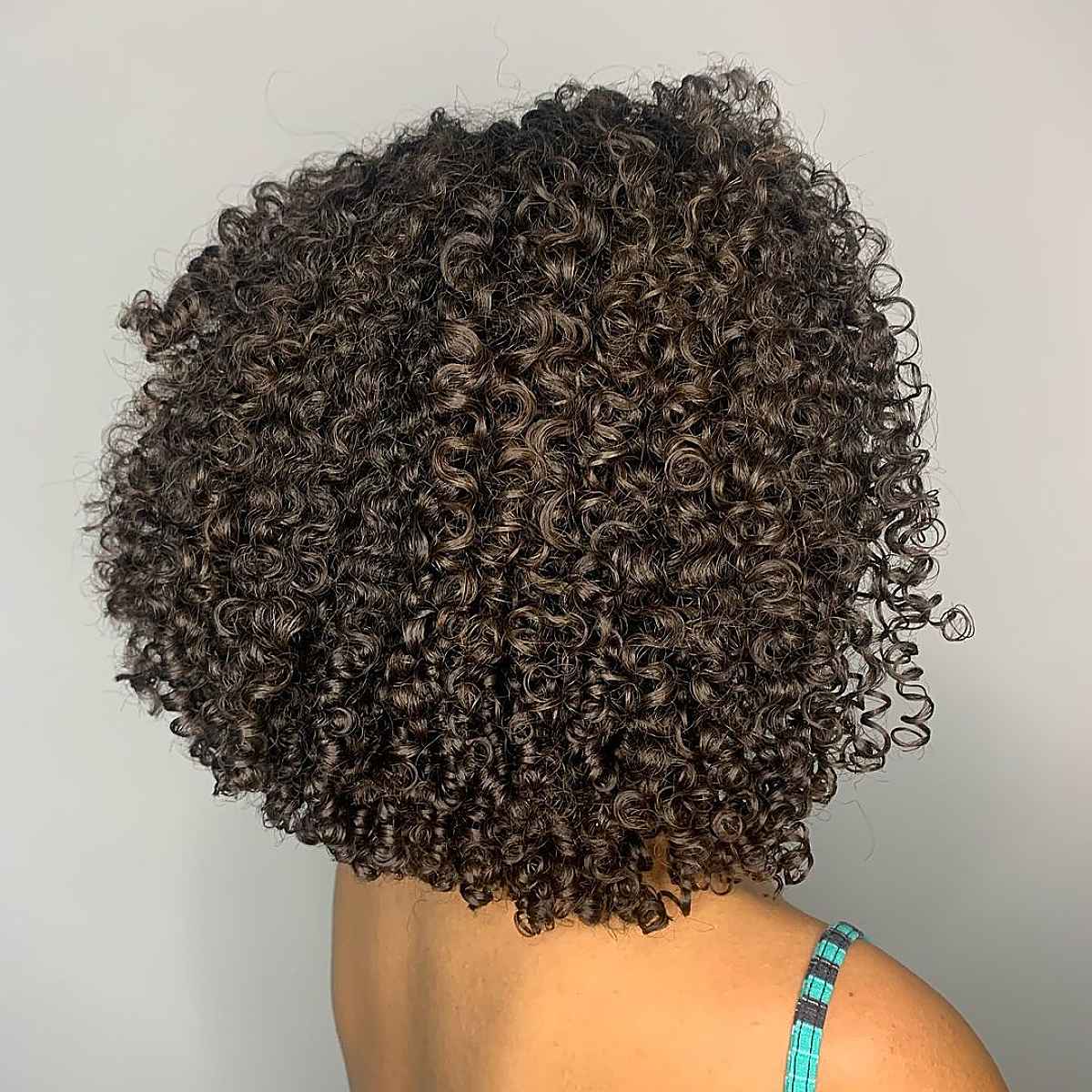 Low-Maintenance Stacked Lob with Natural Curls