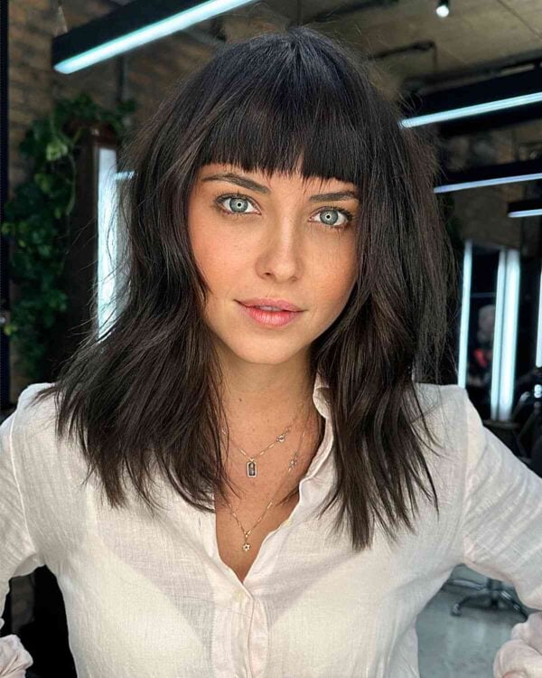 51 Low-Maintenance Shaggy Haircuts With Bangs For Busy & Trendy Women