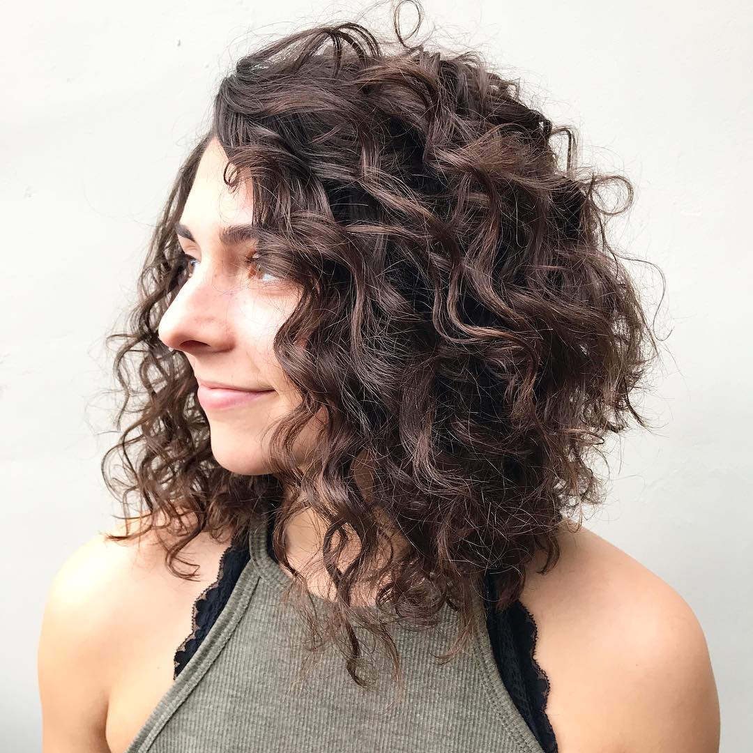 25 Best Shoulder Length Curly Hair Cuts Styles In 2021