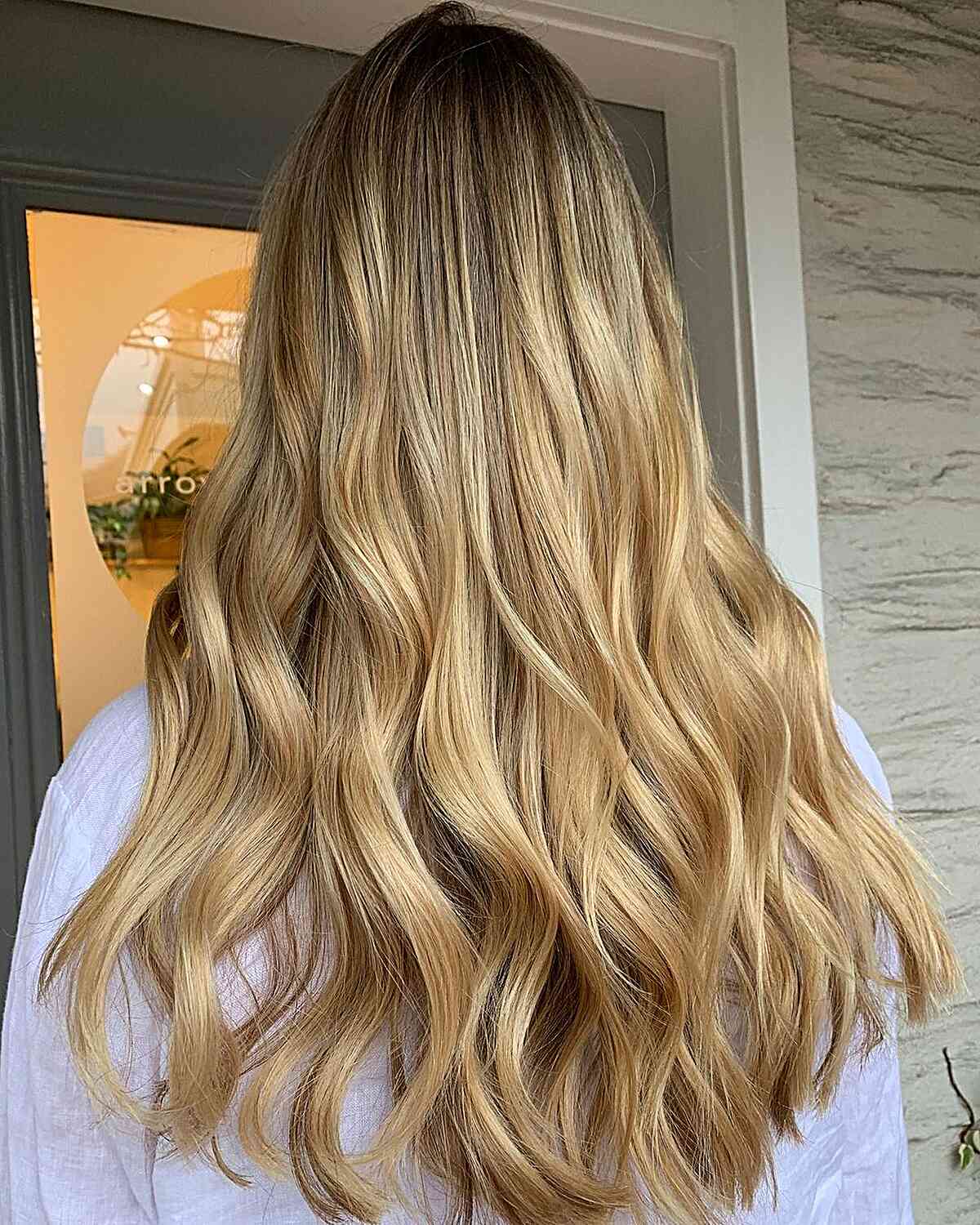 30 Golden Blonde Hair Inspirations for You to Shine Out Throughout 2023