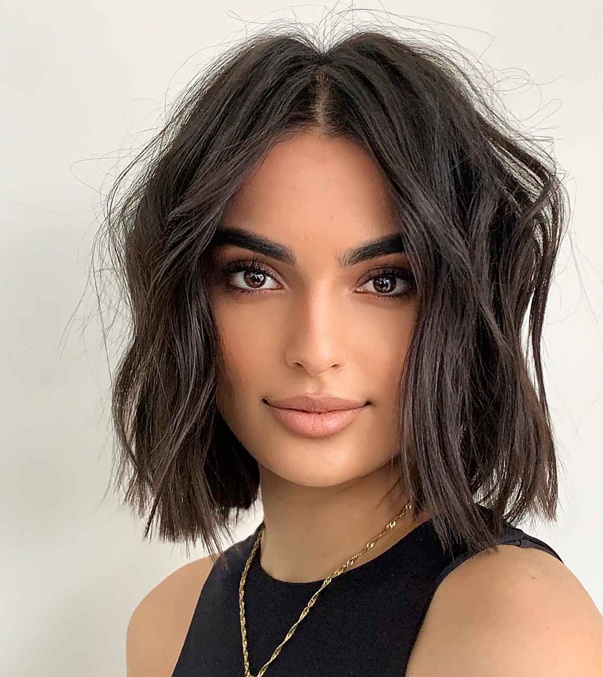 messy bob with middle part and waves