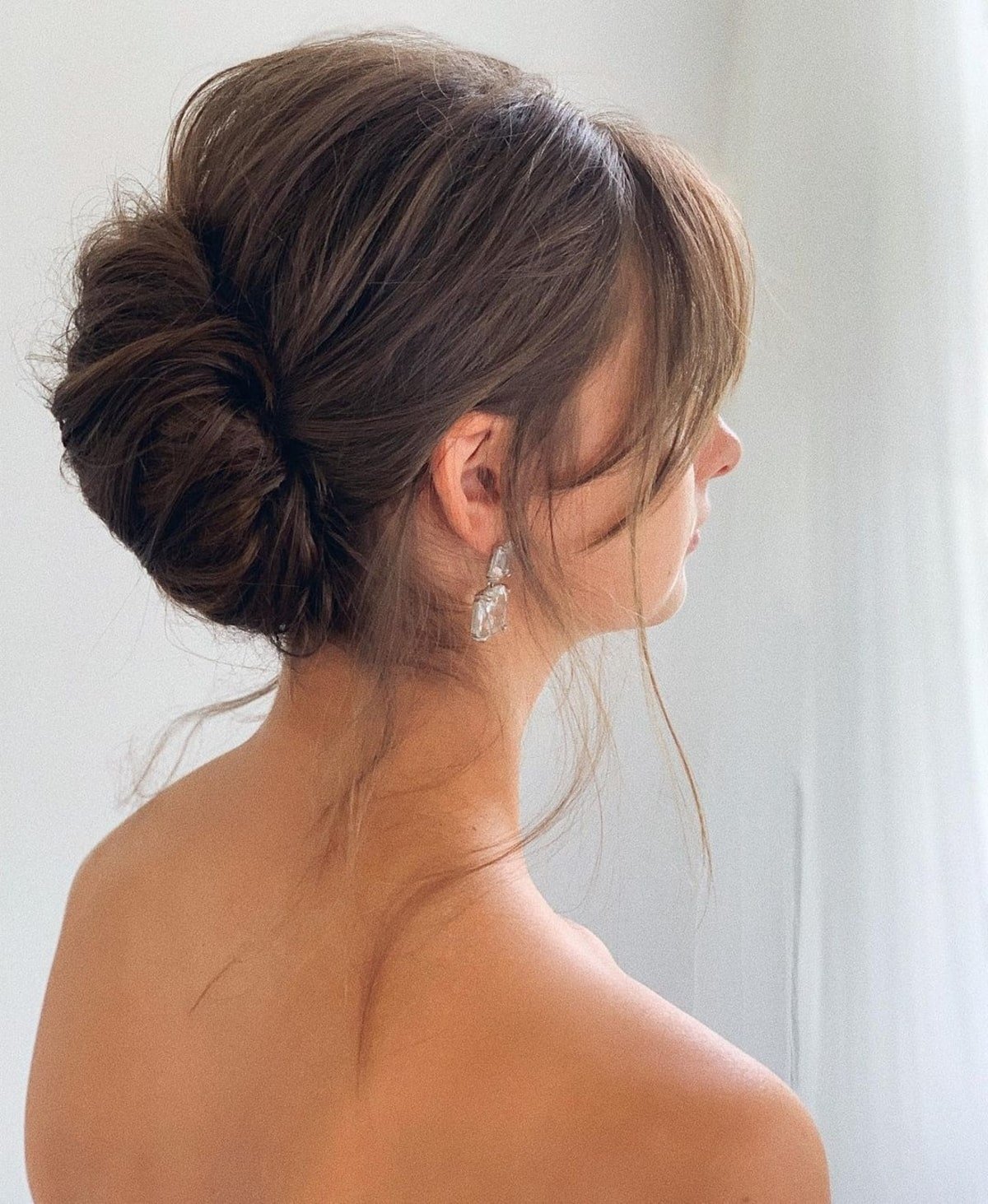 Messy bun for the wedding day for long thin hair