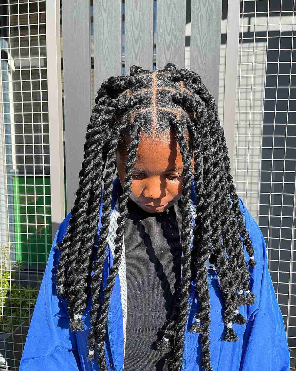 Mid Back-Length Large Twists with Rubber Bands