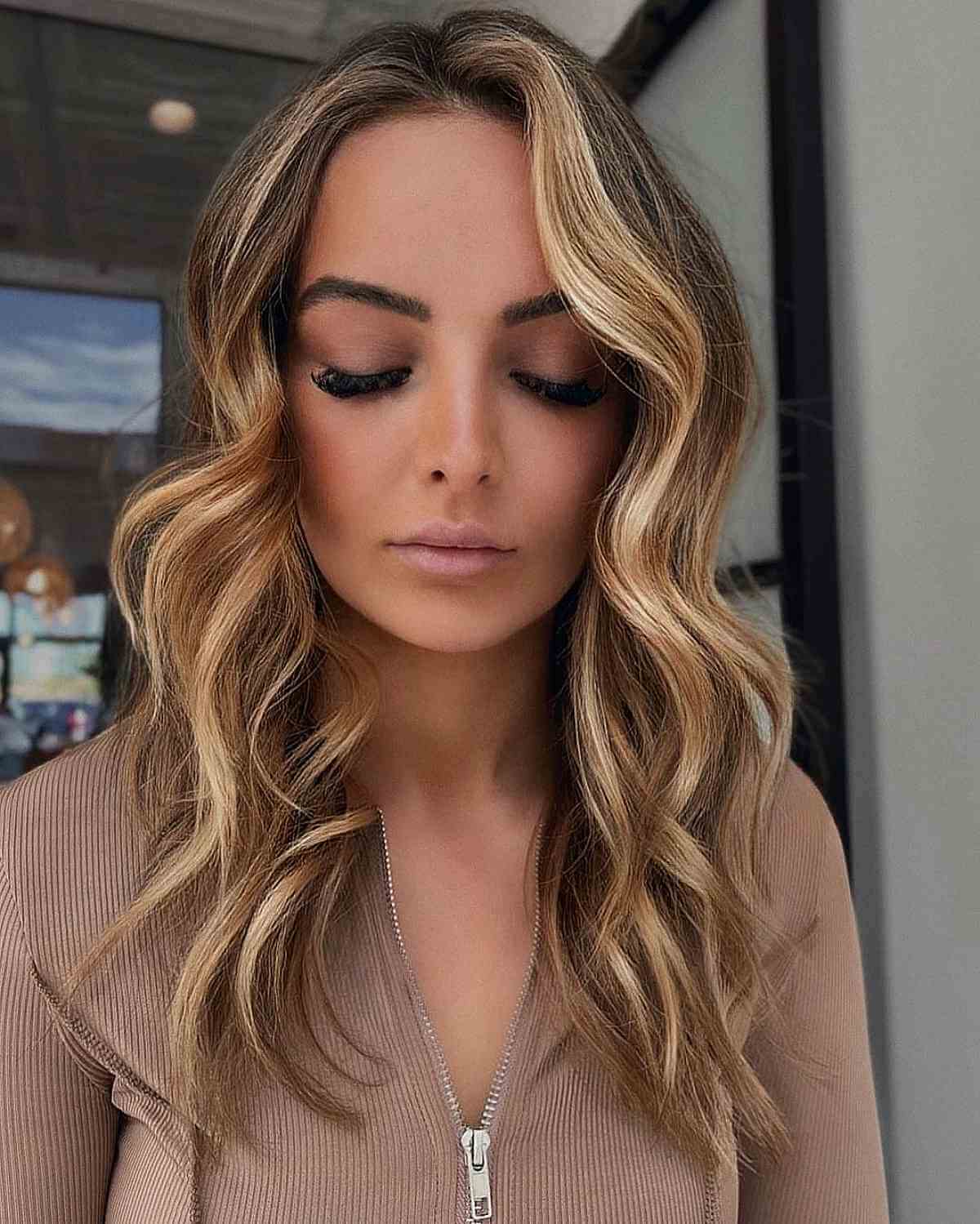 Mid-Length Curled Fine Hair with Bronde Balayage