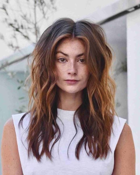 41 Chic Medium Length Wavy Hairstyles in 2022