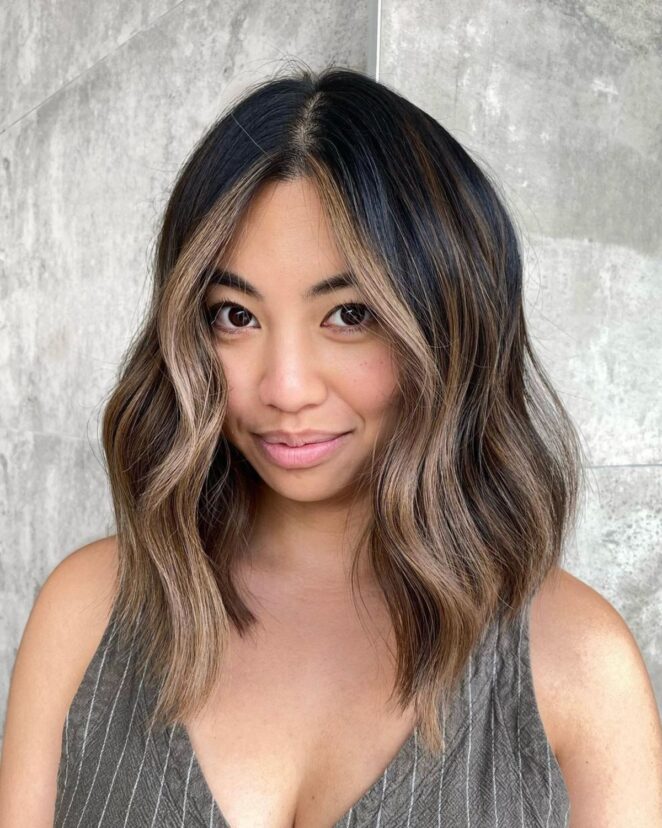 28 Flattering Medium Hairstyles for Round Faces in 2021