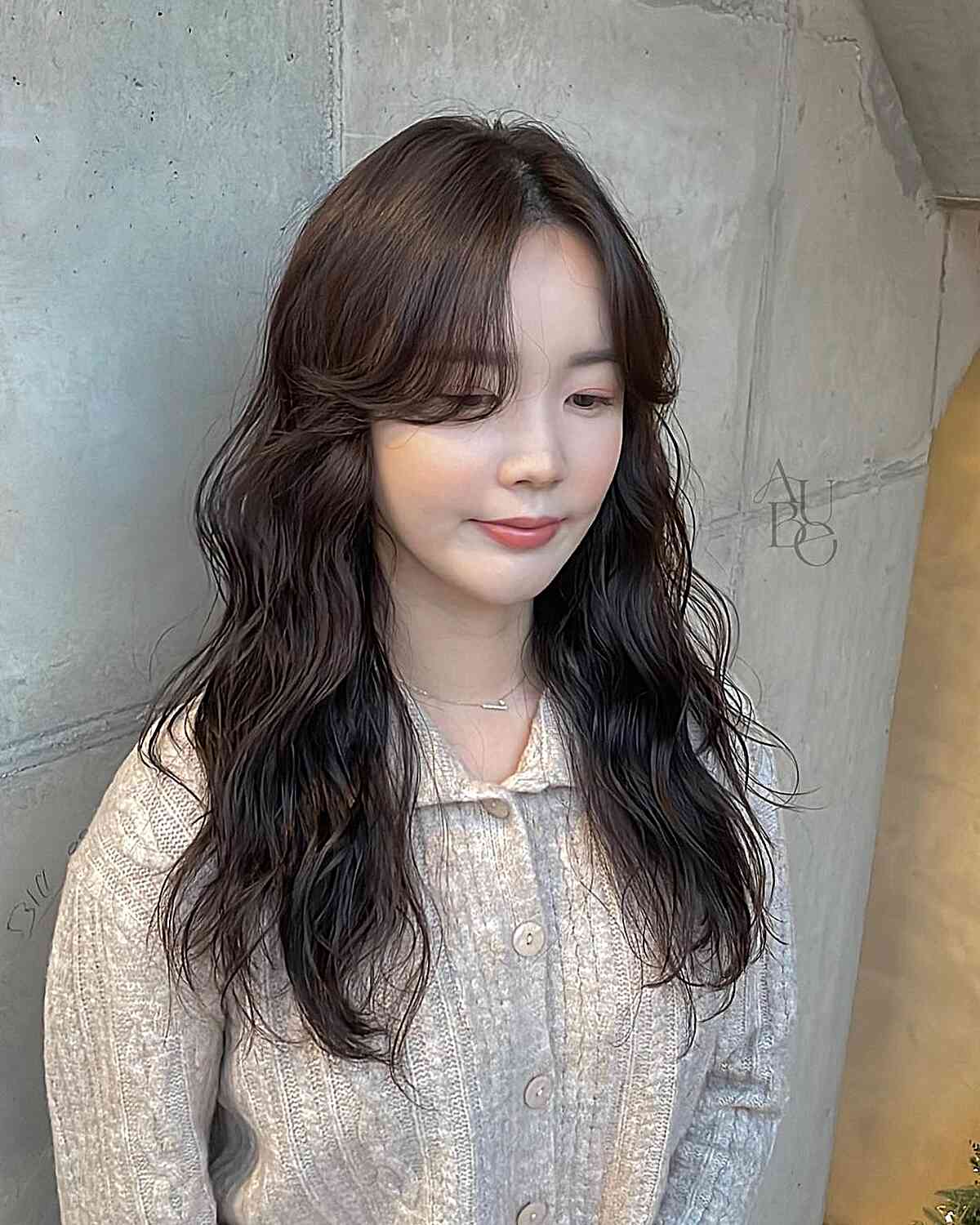 Long-Length Modern Body Perm Waves with Curtain Bangs