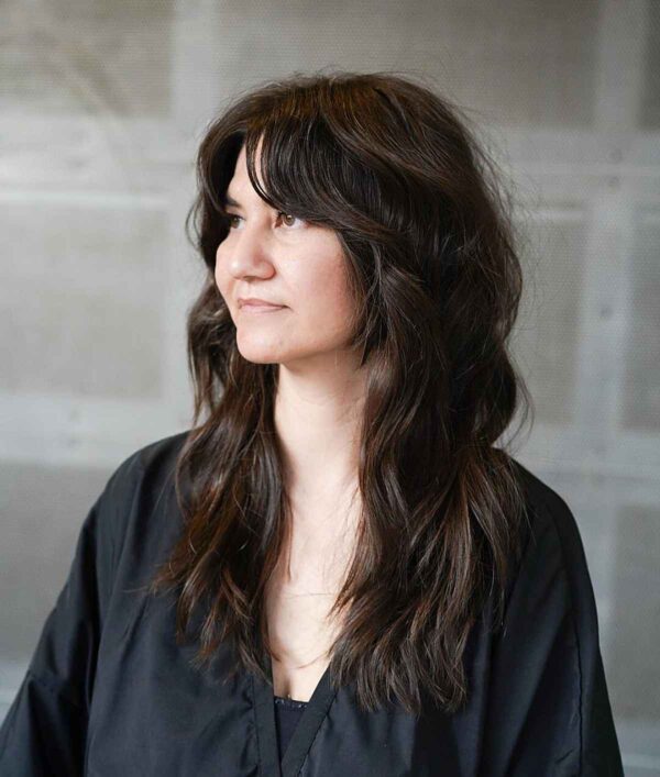 Pairing Curtain Bangs with Wavy Hair? 22 Best Ways to Do It