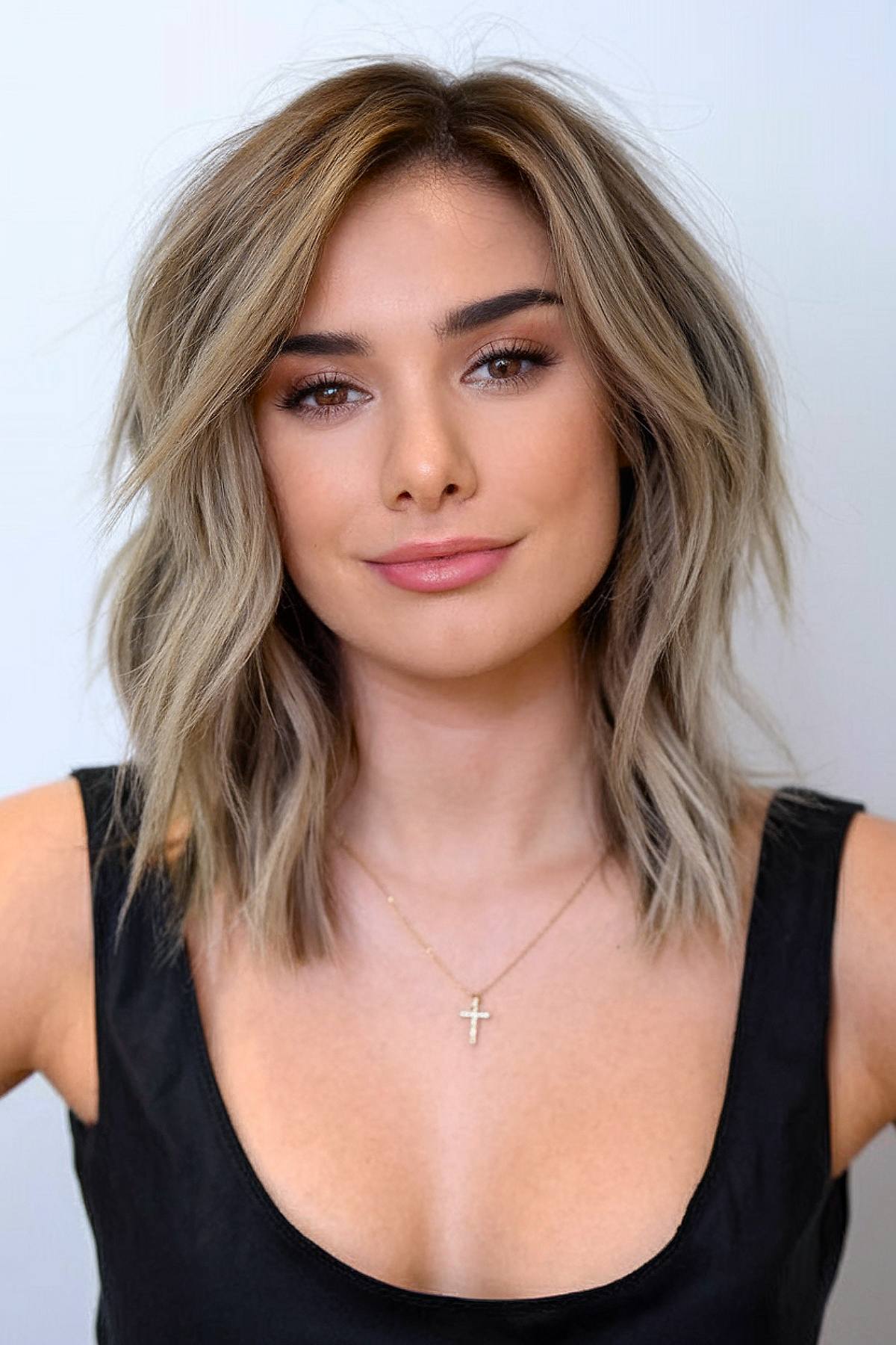 Straight shag haircut with side part and soft layers