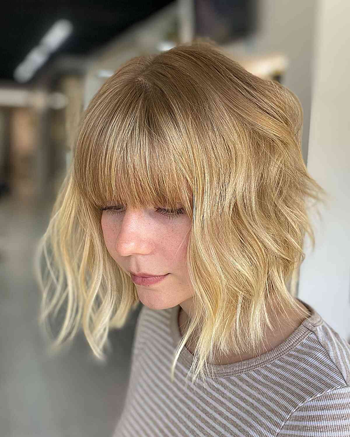 Short A-Line Wavy Blonde Bob Featuring Full Bangs