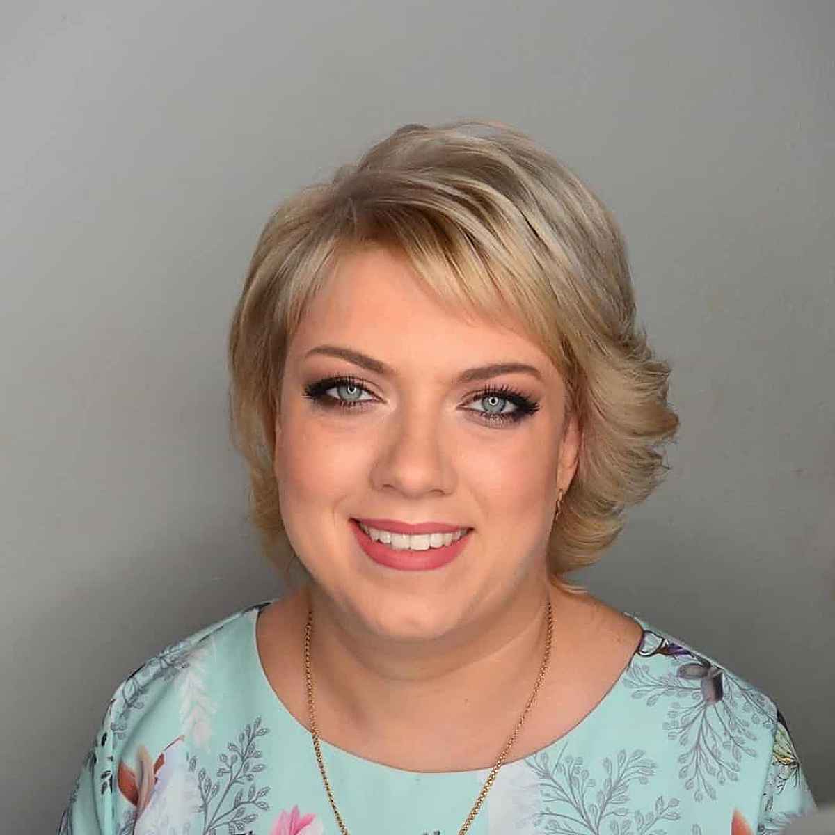 Adorable Short Feathered Bangs