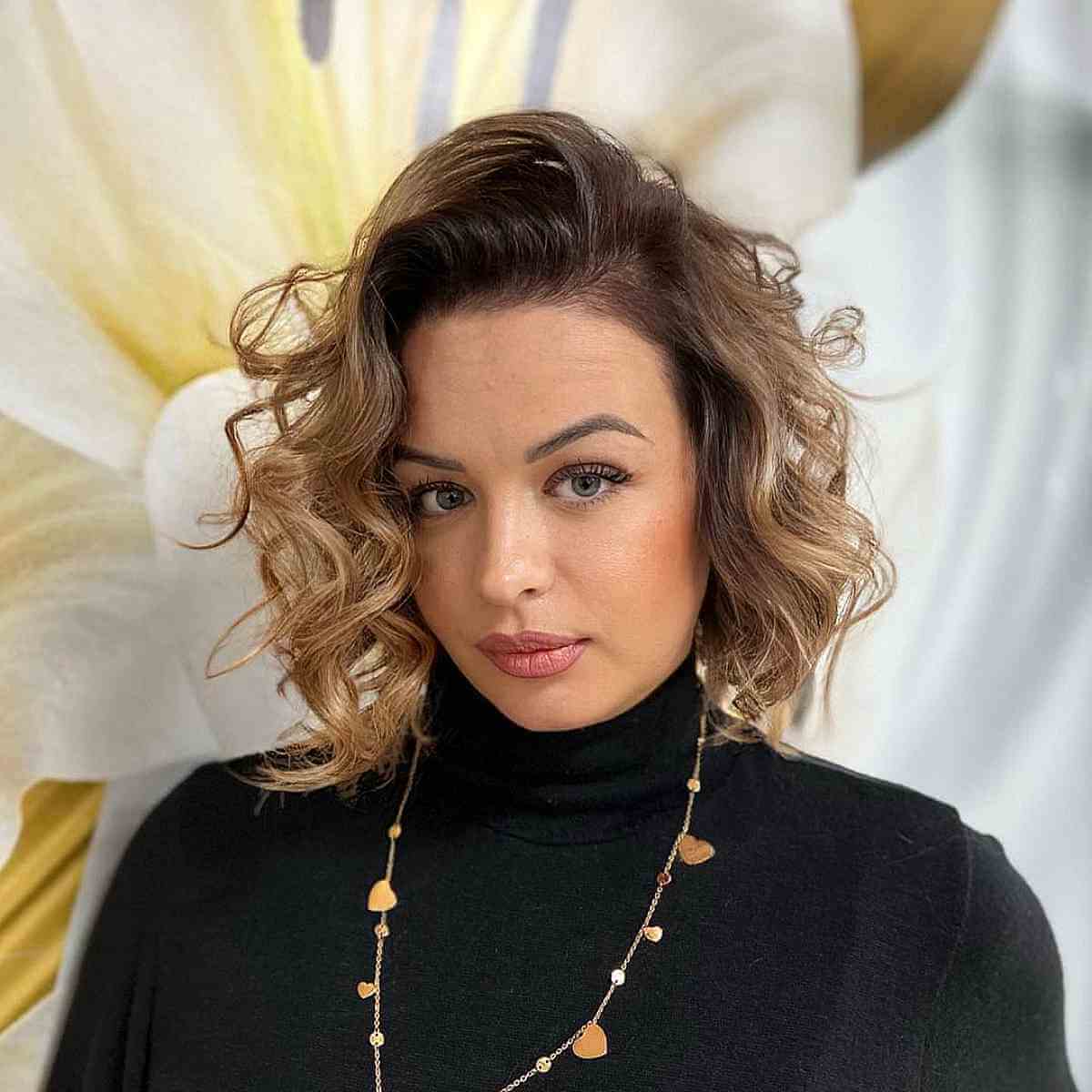 Adorable Short Hairstyle for Curly Locks and a Round Face