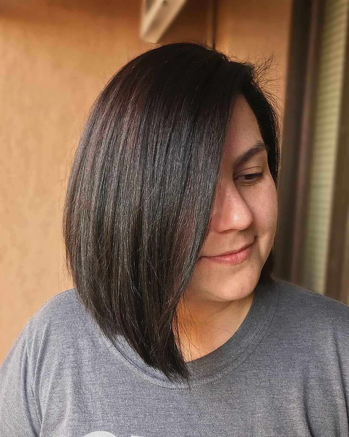 Asymmetrical Deep Side Part on a Medium Bob