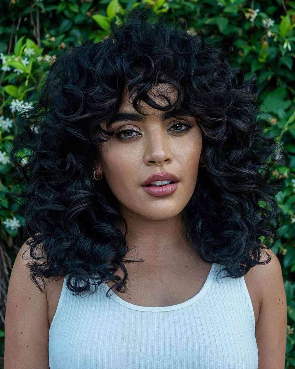 Collarbone-Length Beautiful and Vibrant Thick Curls