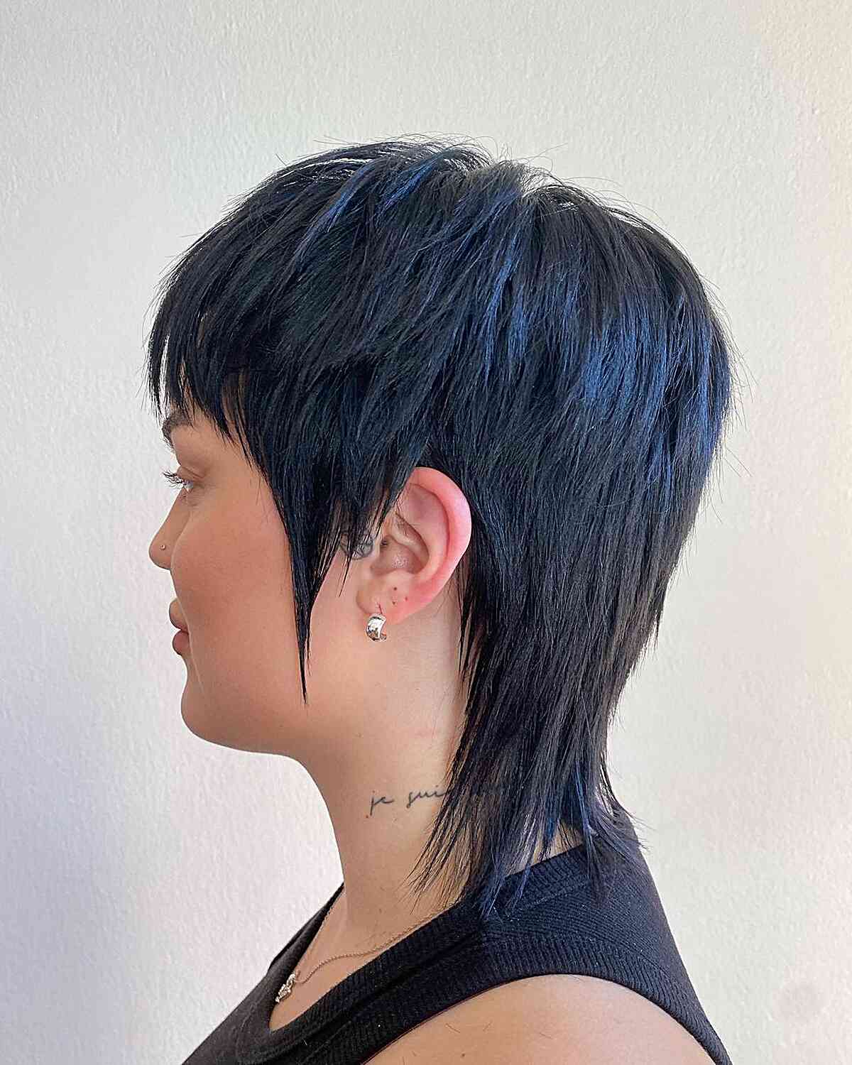 Bold Mullet-Inspired Choppy Hairstyle for Short Hair