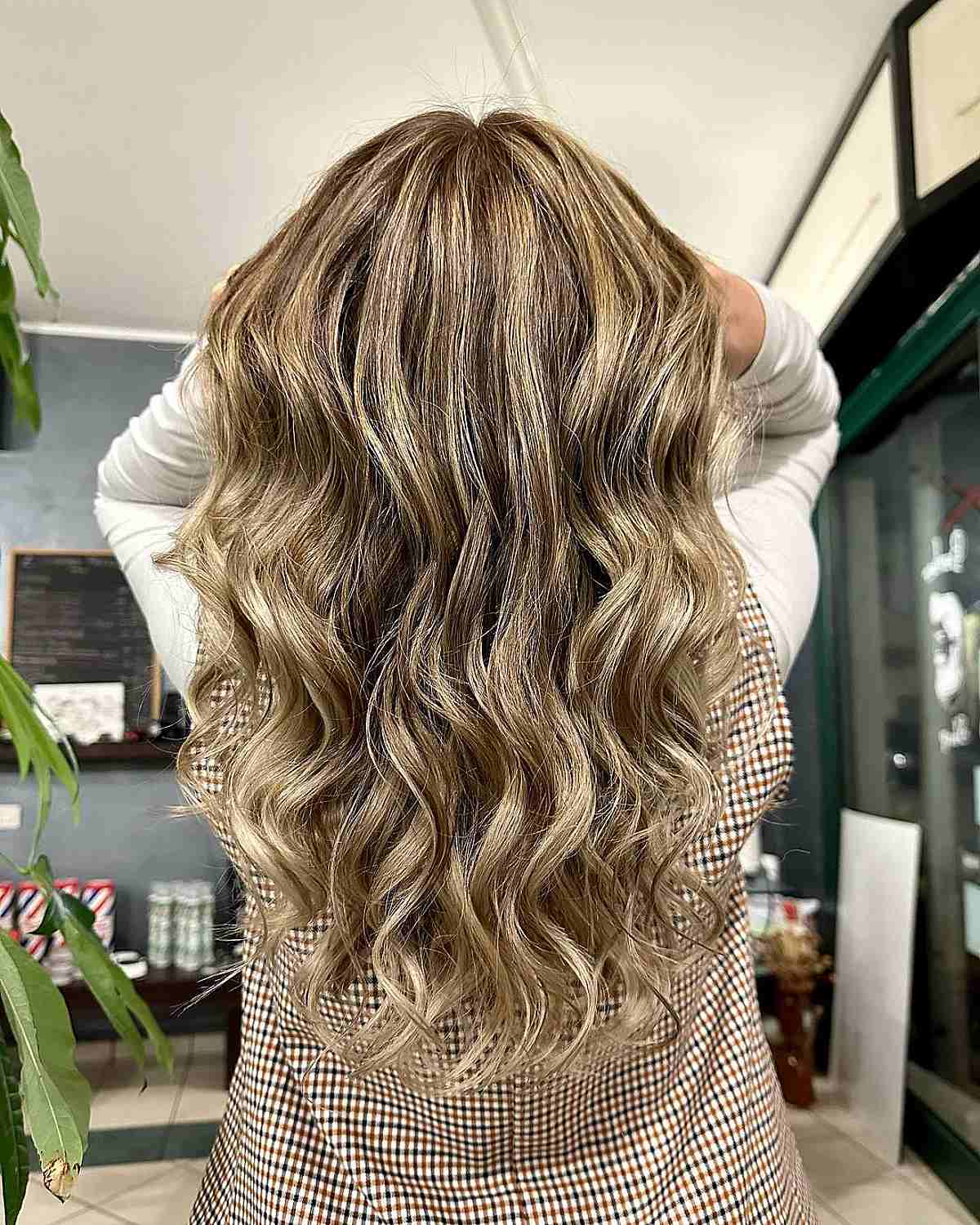 Carefree Brown Hair Shade with Illuminating Blonde Highlights