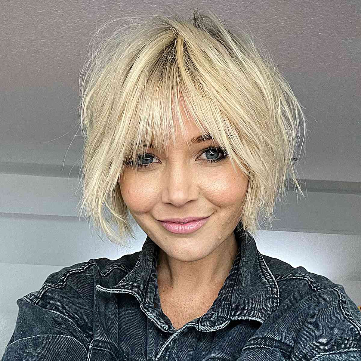 Champagne Blonde Chic Short Hairstyle with Soft Fringe for textured hair