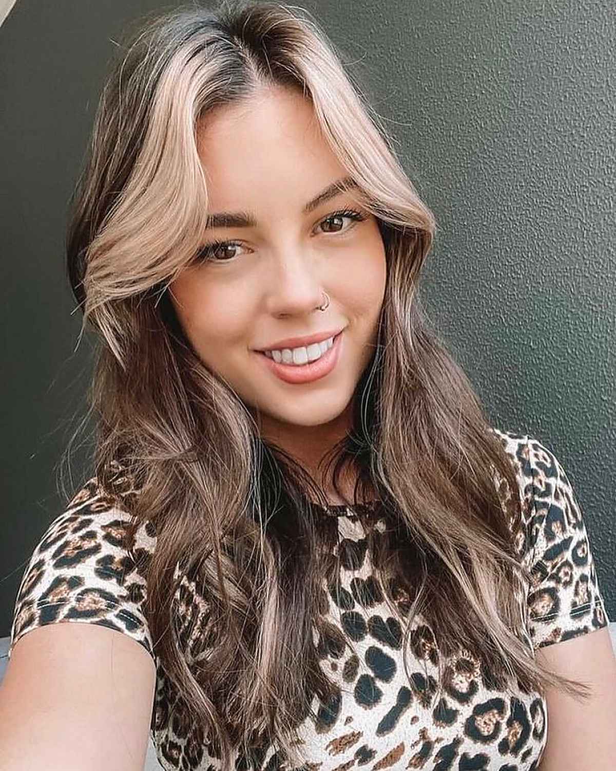 Charming Long Waves with a Middle Part