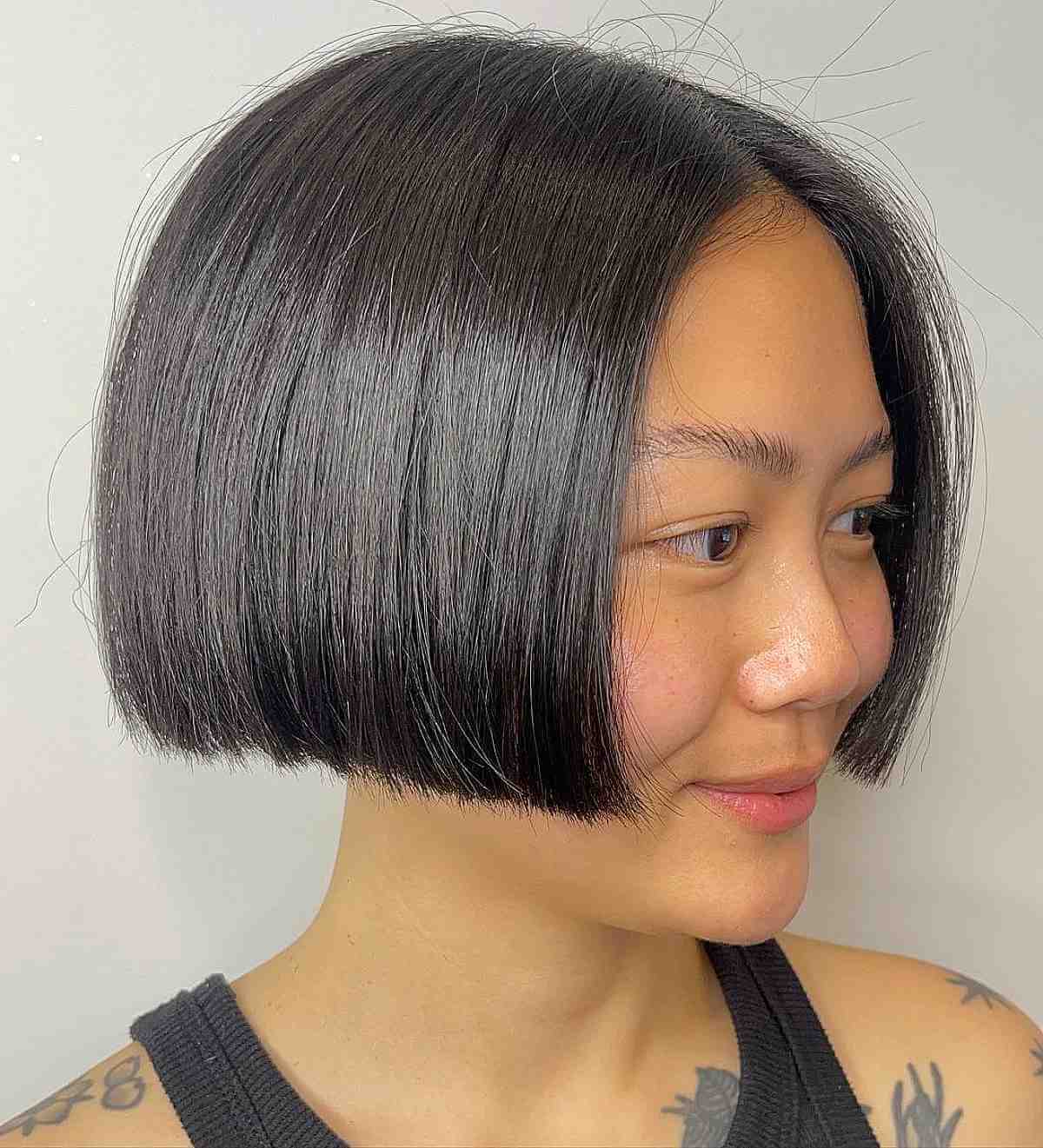 Charming Short Blunt Bob Hairstyle for Asian Ladies