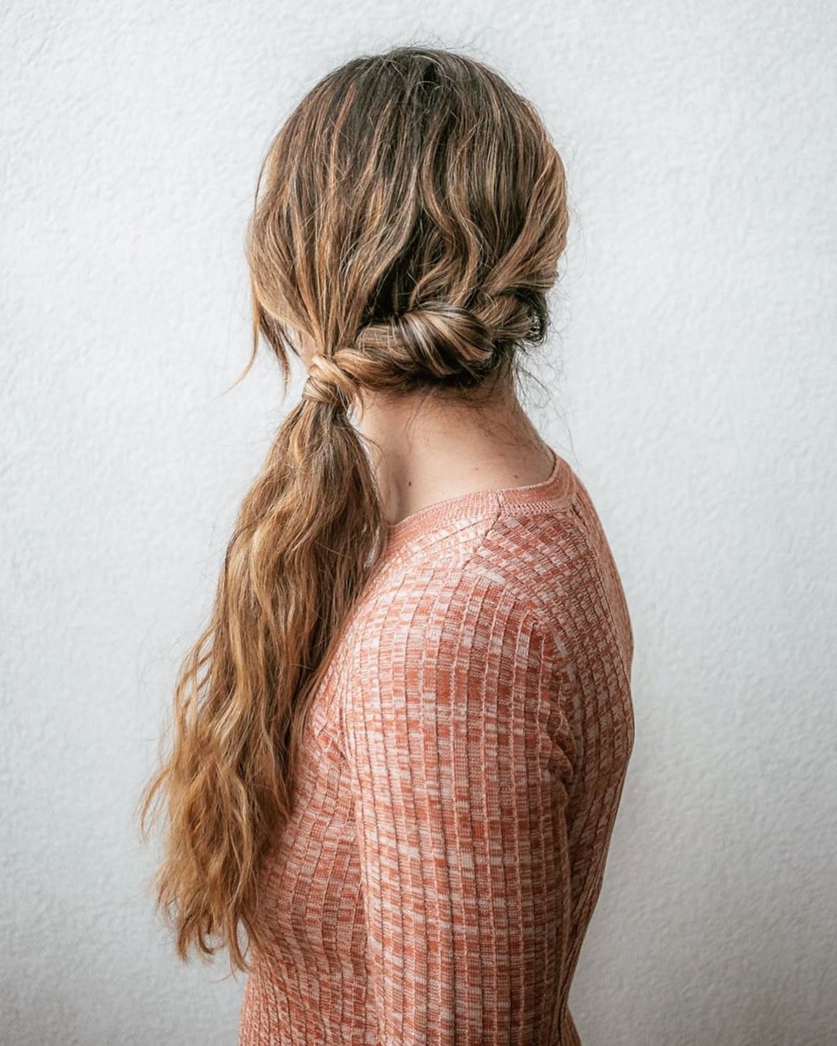 Chic and Effortless Side Ponytail Hairstyle