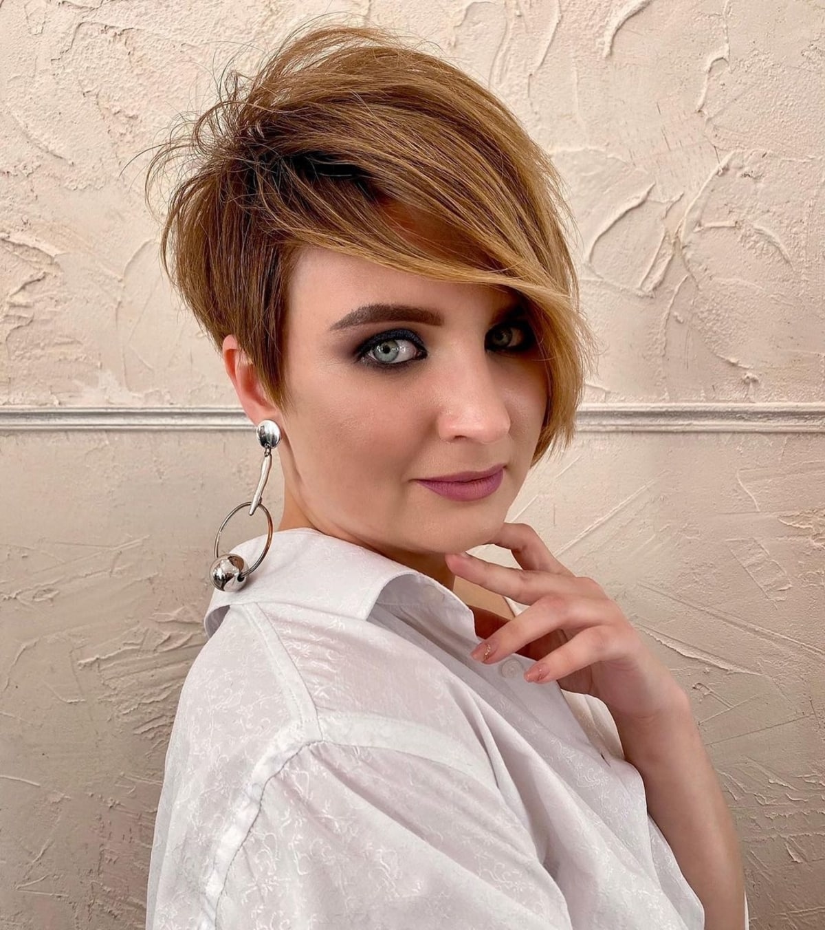 Chic asymmetrical hairstyle