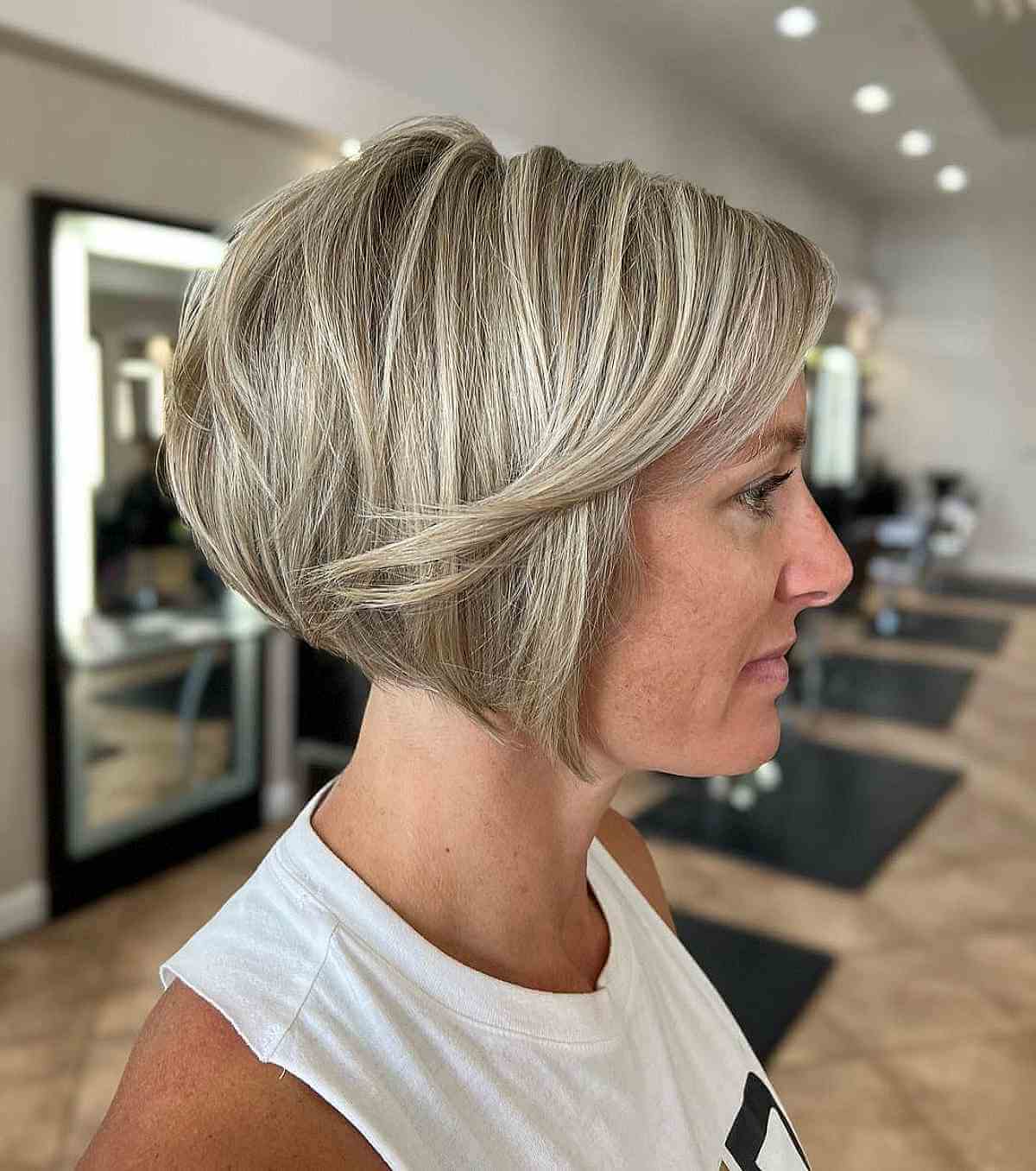 Stylish Blonde Balayage Bob for 40-Year-Old Women
