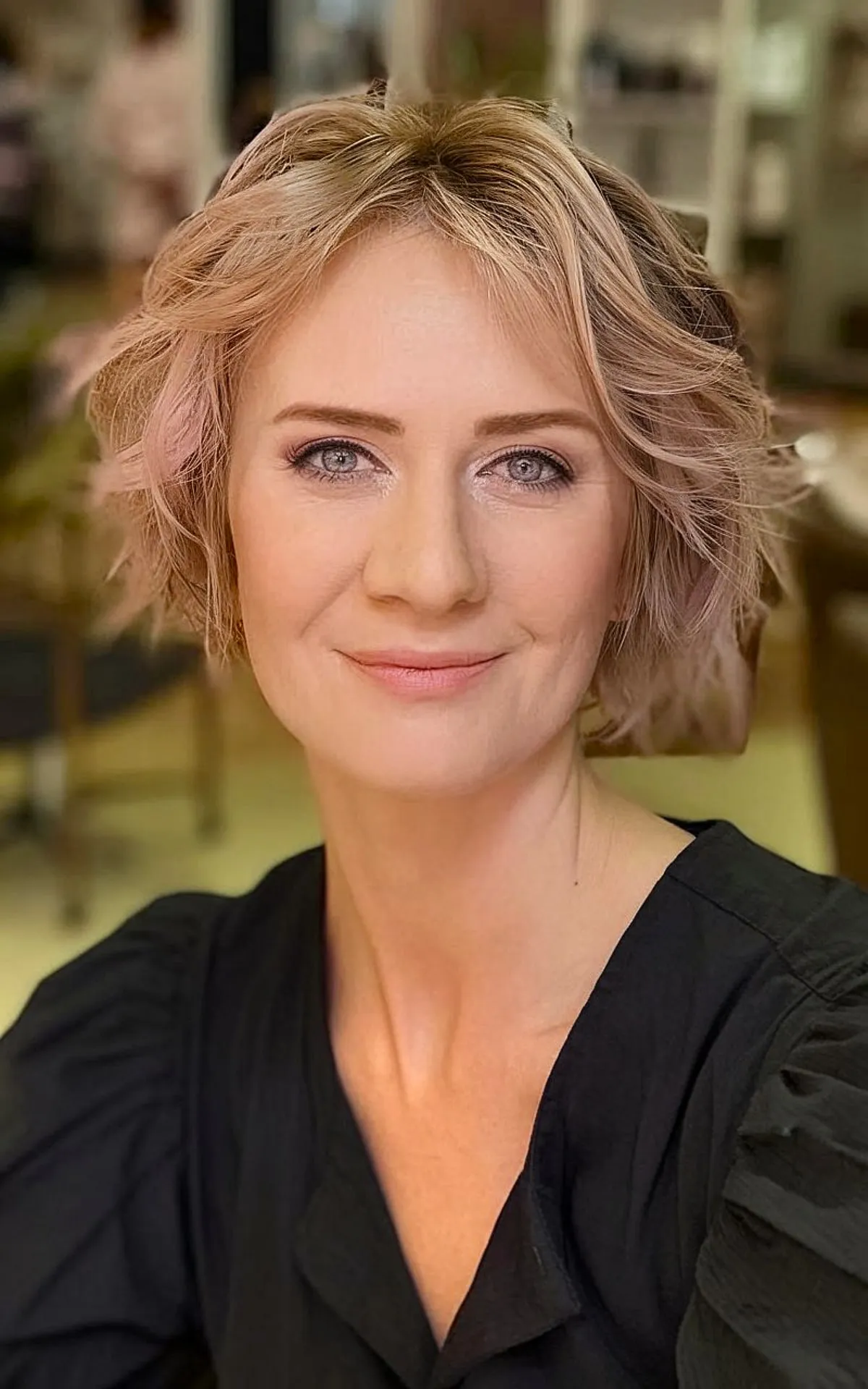 Chic Chin-Length Blonde Shaggy Bob with Soft Pastel Pink Highlights