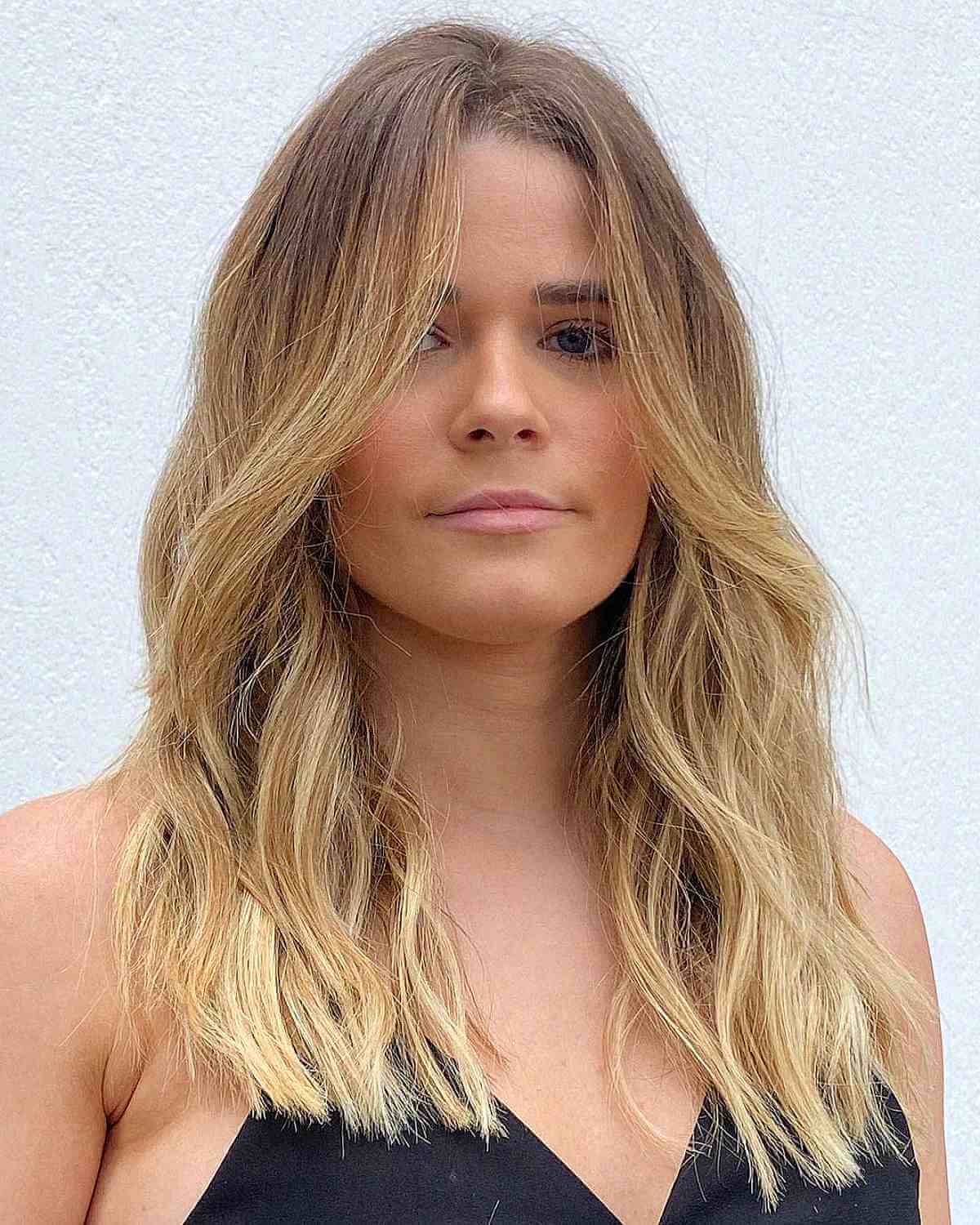 Mid-Length Chic Blonde Waves with Face-Framing Layers
