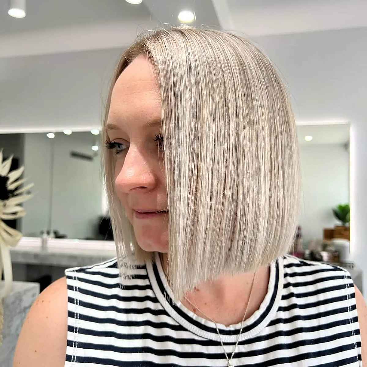Chic Blunt Bob Hairstyle for Blonde Hair