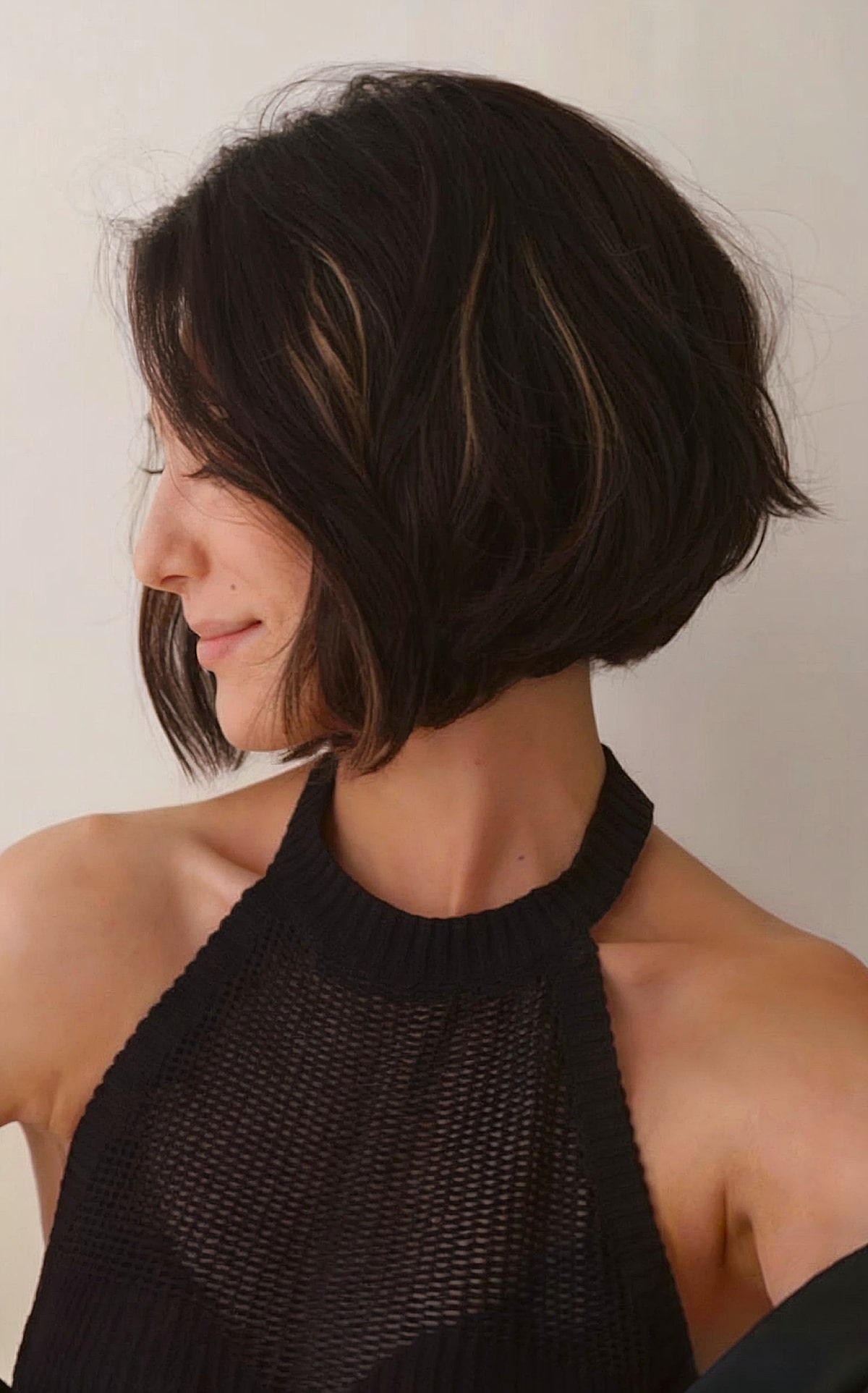 Chin-Length Chic Bouncy Blunt Bob with Gentle Waves