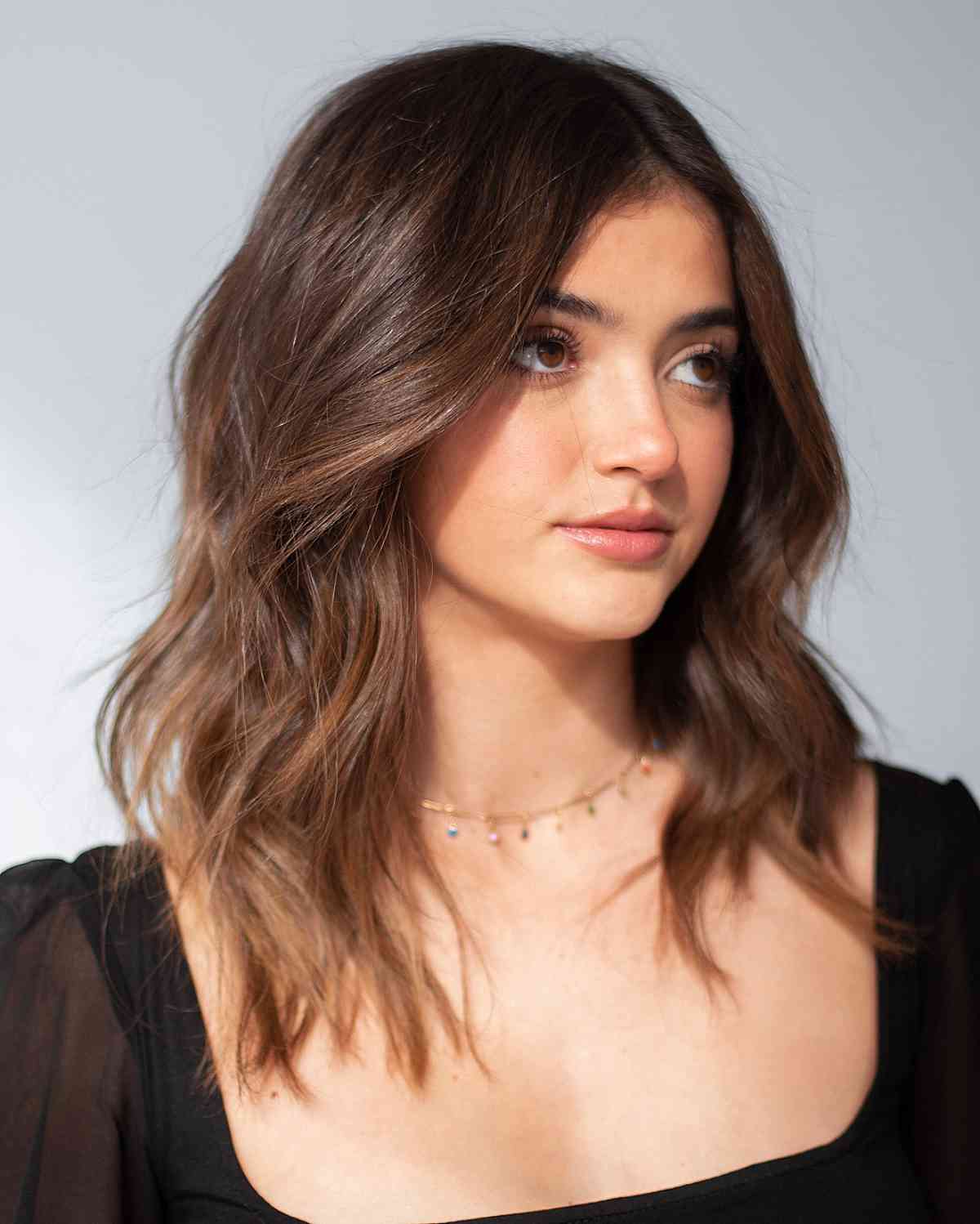 Chic Brown Hues on Shoulder-Length Hair