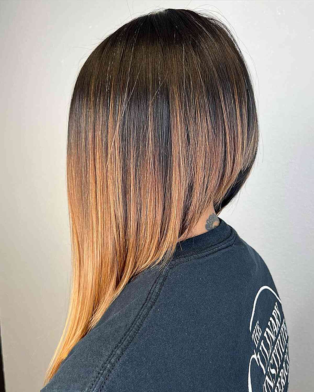 Chic Caramel Inverted Bob at Shoulder-Length