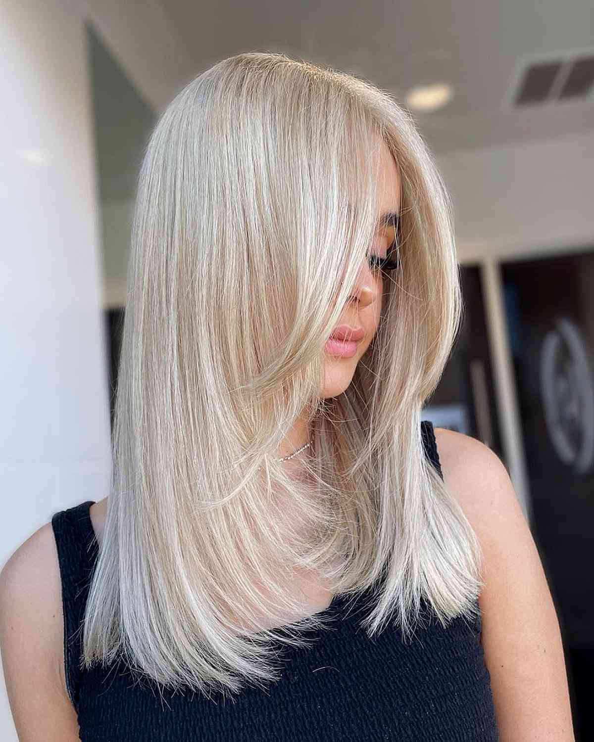 Summertime Chic Face-Framing Haircut for Sleek Hair